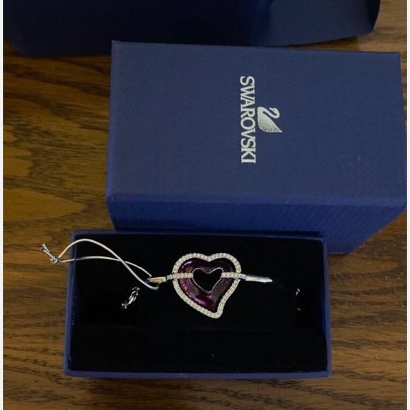 Swarovski love heart bangle - Picture 5 of 7